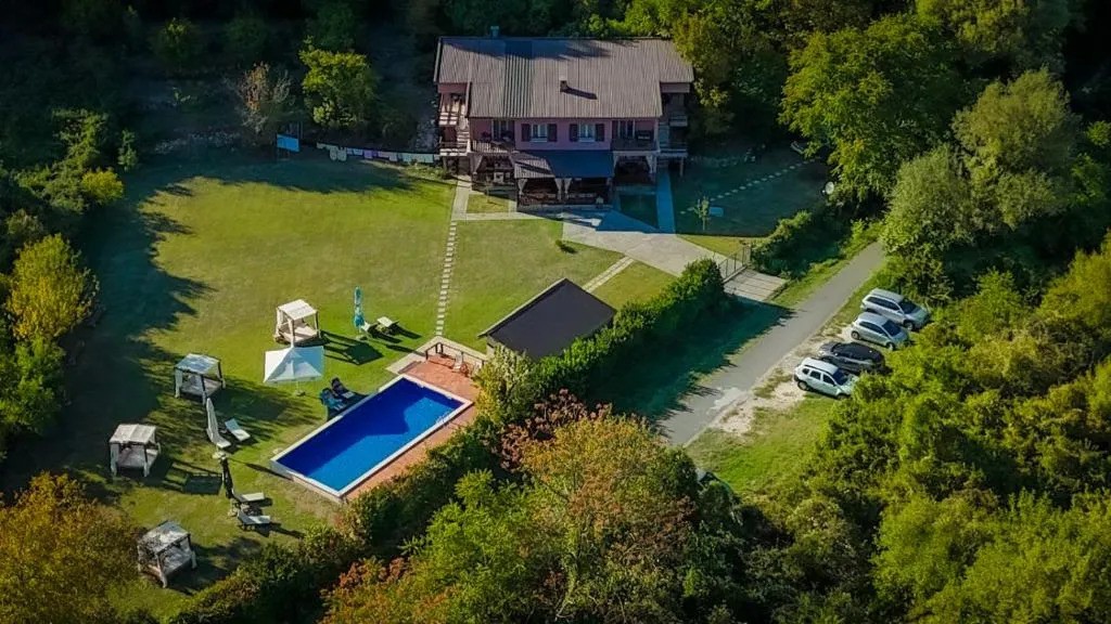 Ekskluzivna ponuda: Razrađen turistički kompleks nablizu Skadarskog jezera, Bar, Virpazar